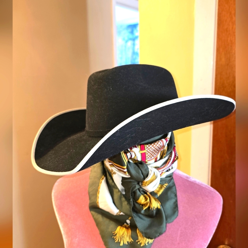 Elegant Black Wide-Brim cowboy hat Felt